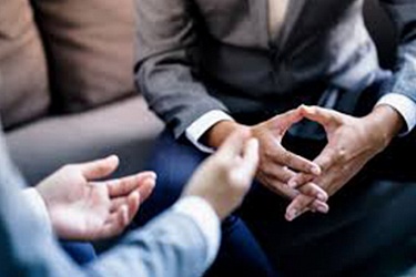 Лікарь проводить індивідуальні прийоми